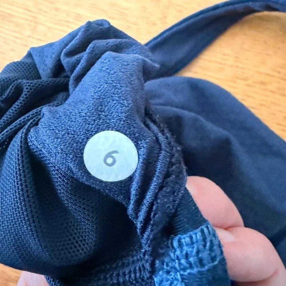 Lululemon Energy Bra in Heathered Texture Lotus Camo Oil Slick Blue (Size 6)